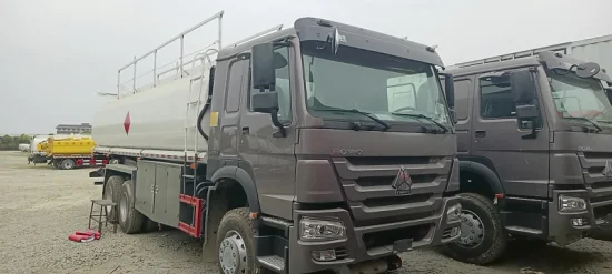 Chinois Top Brand New Cheap Sinotruk HOWO 4X2 6X4 8X4 20000 Litres Camion-citerne de mazout avec distributeur de carburant
